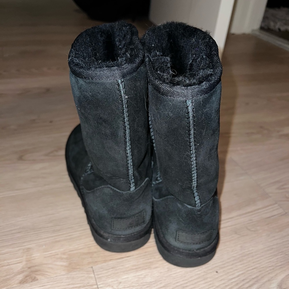 Ugg Short Boots - Picture 2 of 2
